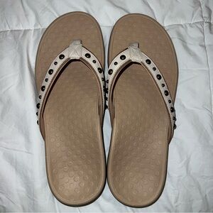 Vionic Women’s 10 Leather Studded Thong Sandals Orthotic Flip Flops Comfort Core